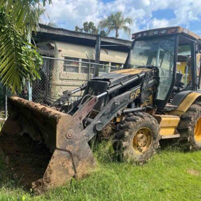2004 YELLOW CATERPILLAR BACKHOE: