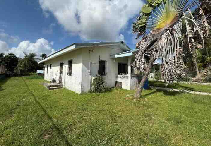 PARCEL NO. 7027 LOS LAGOS AREA, LADYVILLE, BELIZE DISTRICT: - Image 2